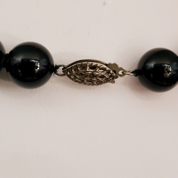 Black Glass Round Beaded Necklace - Picture 5 of 6
